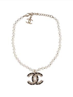 CHANEL White Pearl Necklace with Gold-Tone 2020 CC Charm and Black Accent - 47cm
